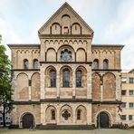 romanische Westseite der Kirche St Andreas