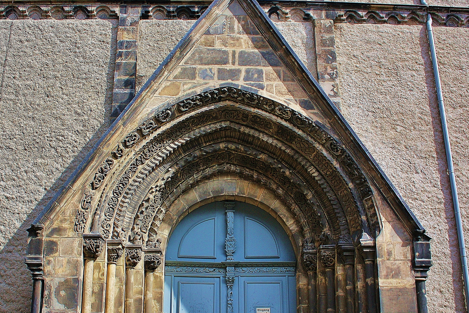 Romanischer Eingang zur Kirche St.Peter und Paul in Görlitz s.u.