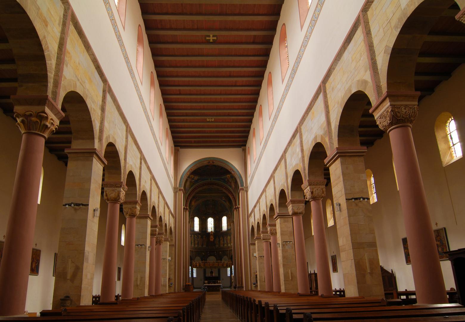 romanischer Innenraum: Langhaus St. Godehardt, Hildesheim