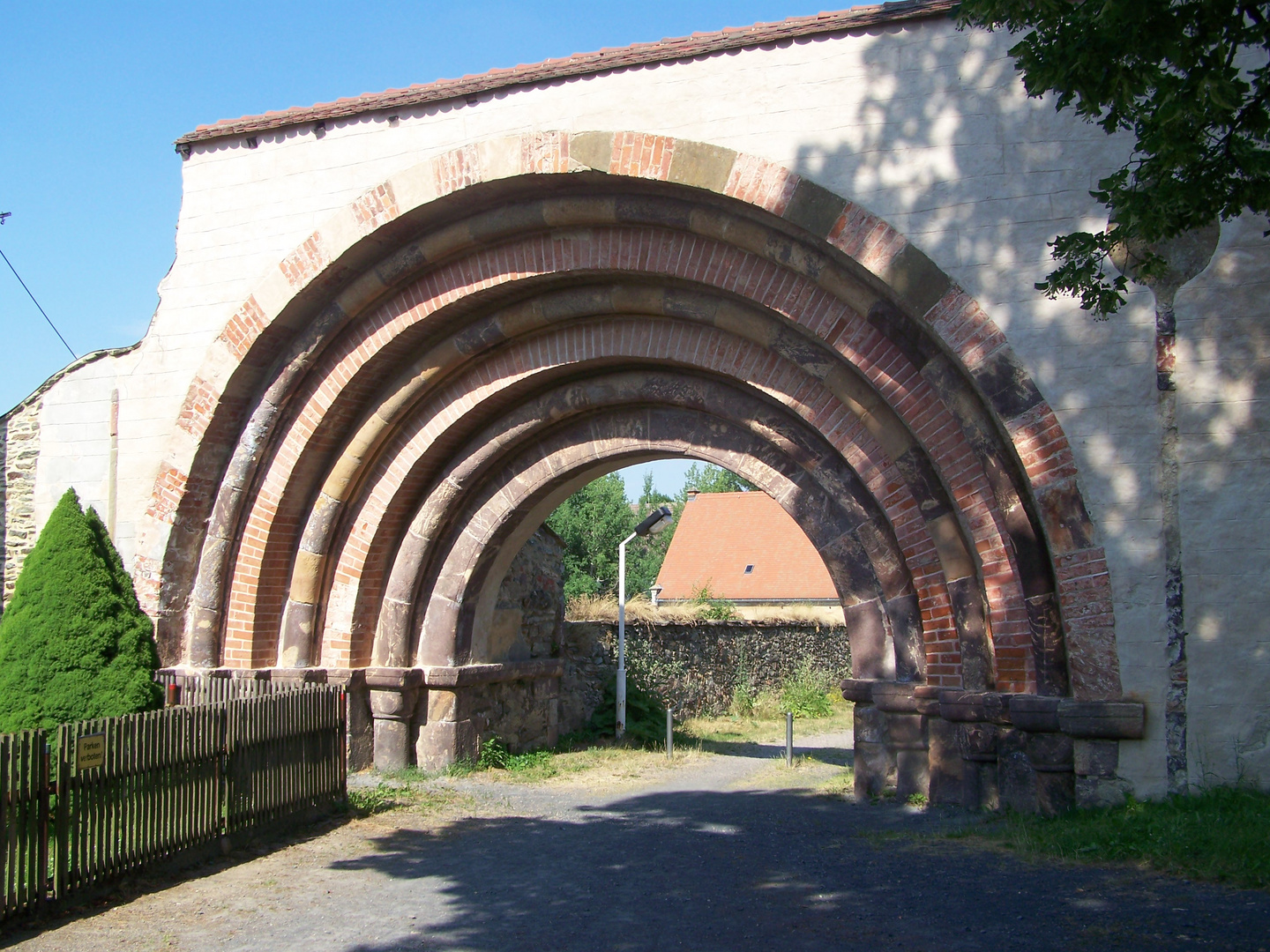 Romanischer Torbogen zum Kloster Altzella bei Nossen in Sachsen