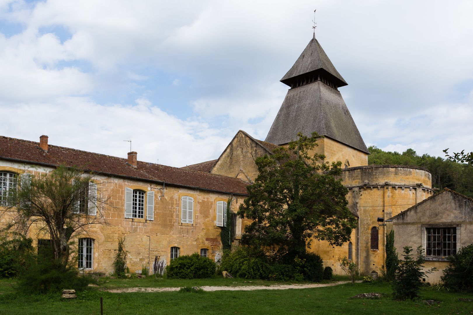 Romanisches Chorhaupt der Abteikirche von Cadouin...