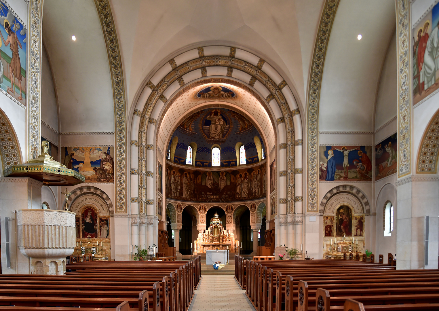 Romanshorn (CH) Pfarrkirche St. Johannes Innenraum