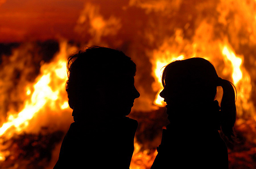 Romantik am Osterfeuer