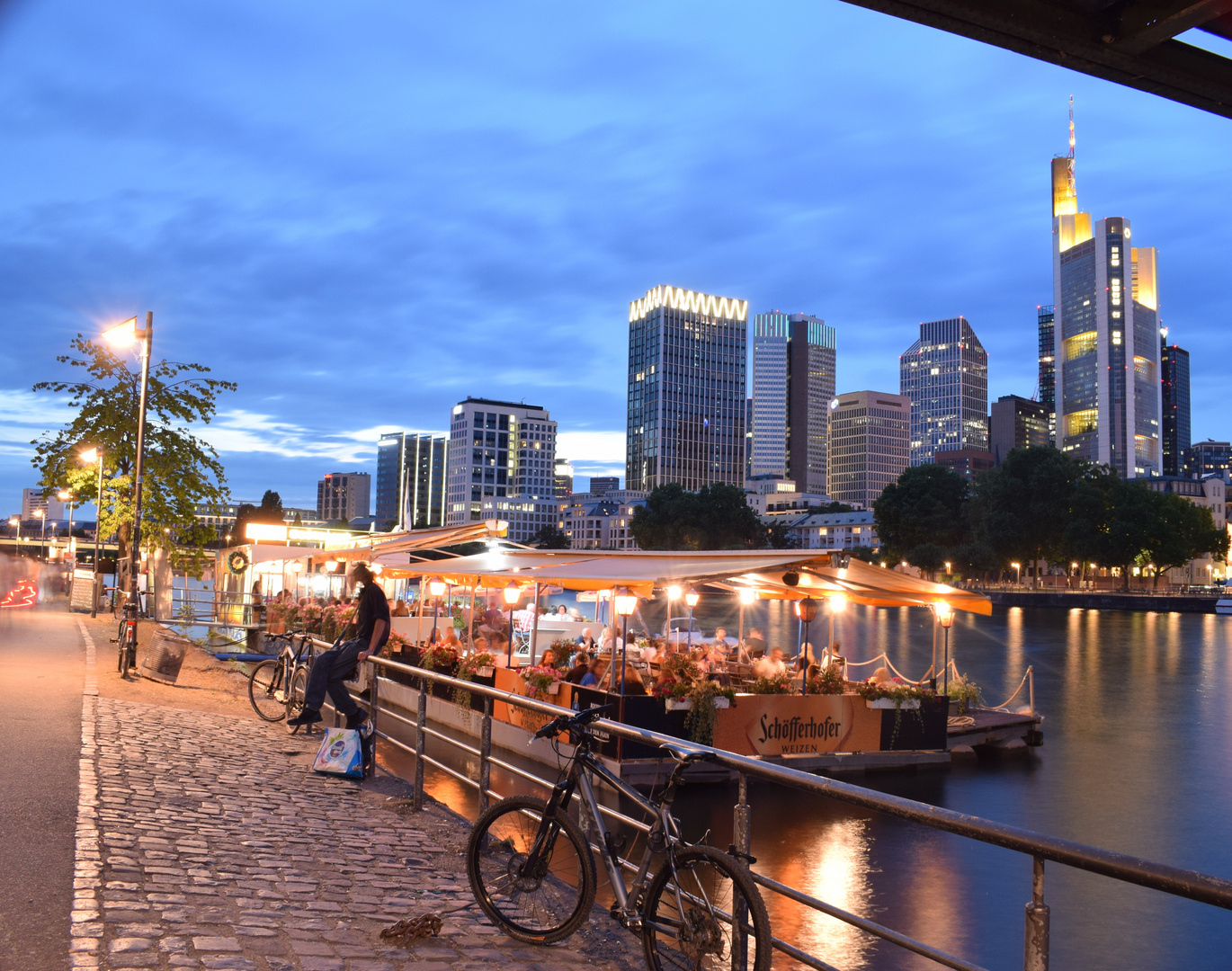 Romantische Aussichten nach Frankfurt