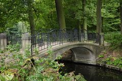 Romantische Brücke im Bremer Bürgerpark