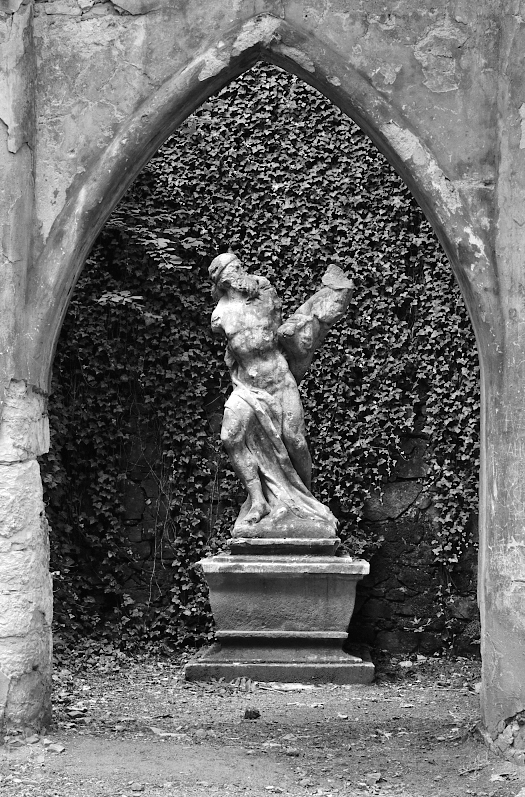 Romantische Skulptur in Prag / A romantic ruin in Prague