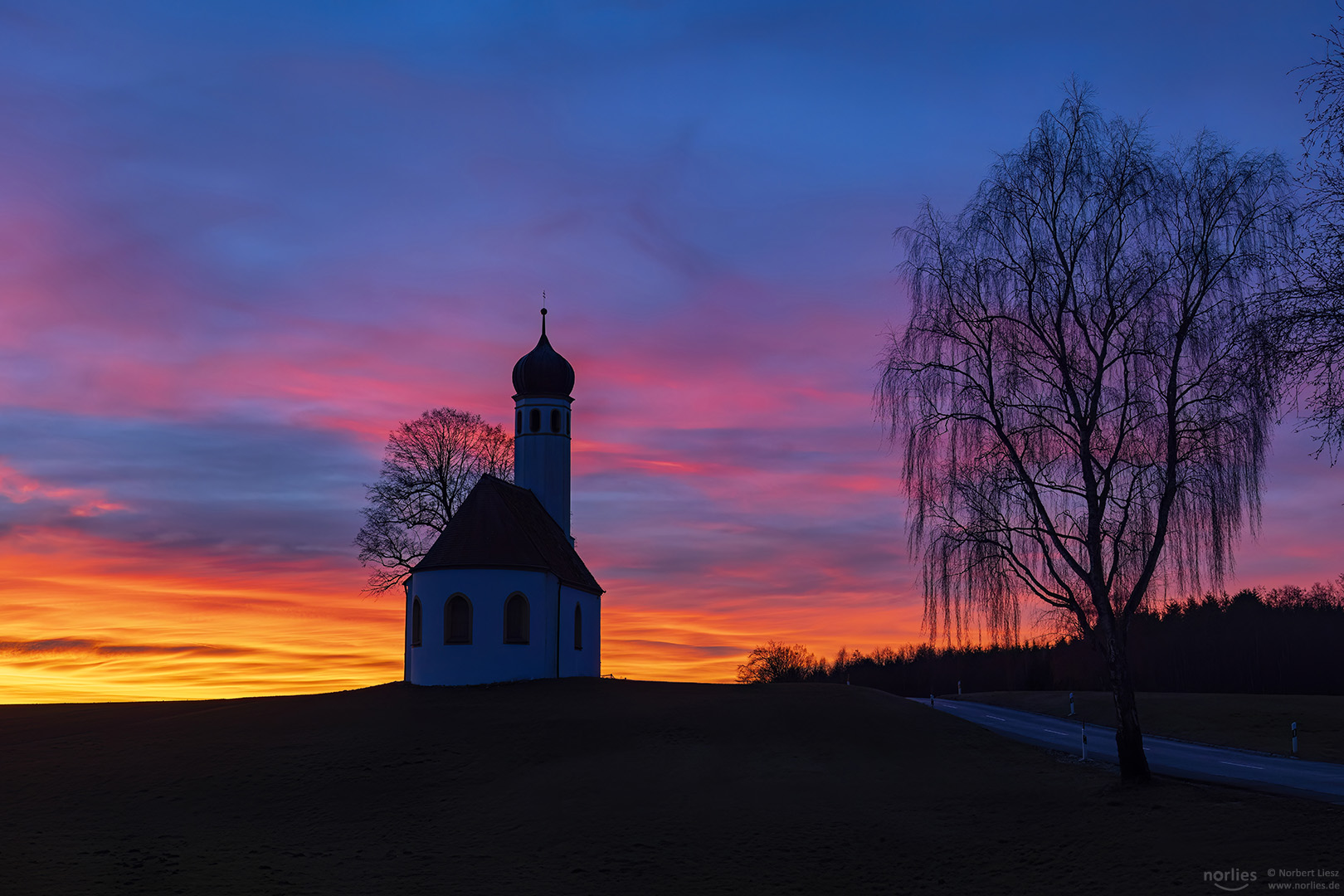 Romantische Stimmung an der Kapelle