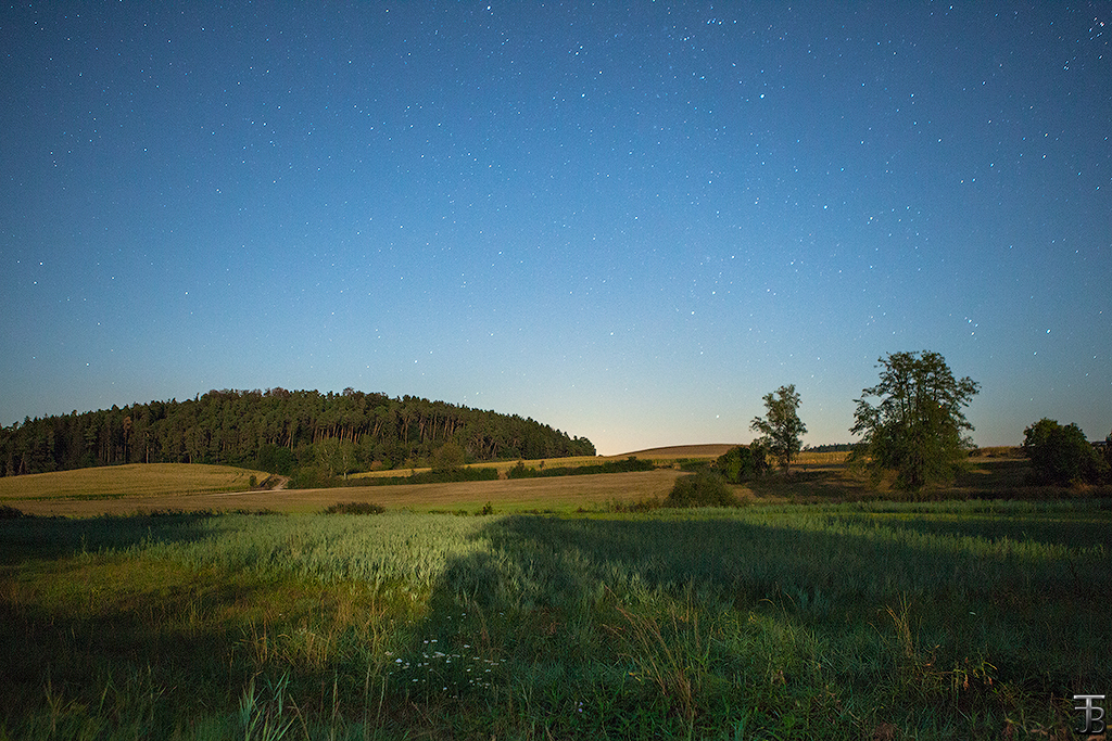 Romantische Straße in die Nacht