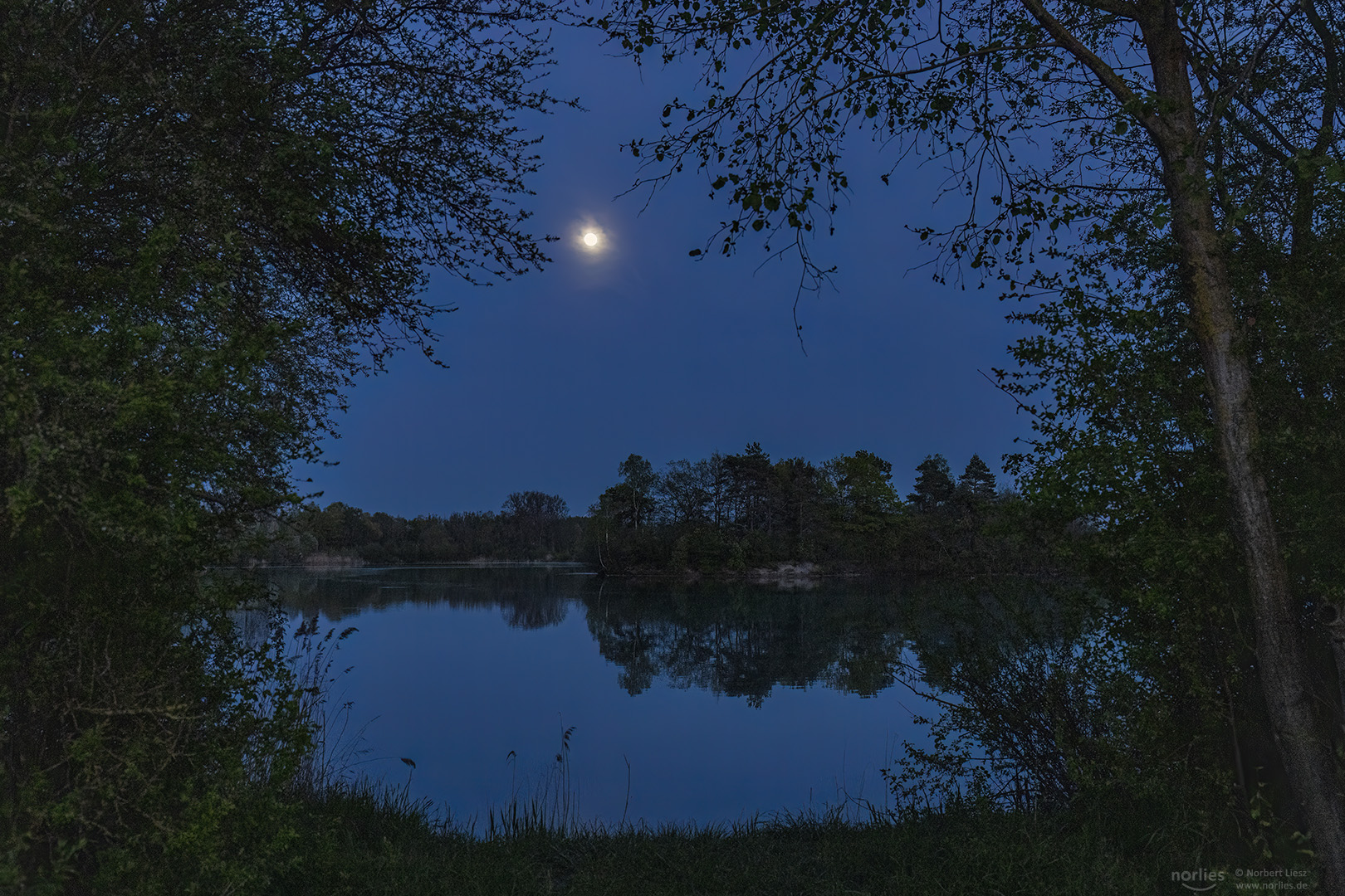 Romantische Stunde am See