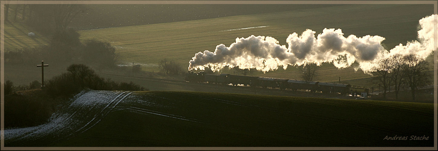 Romantische Zugfahrt im Winter