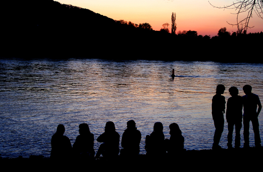 Romantischer Abend am Rhein