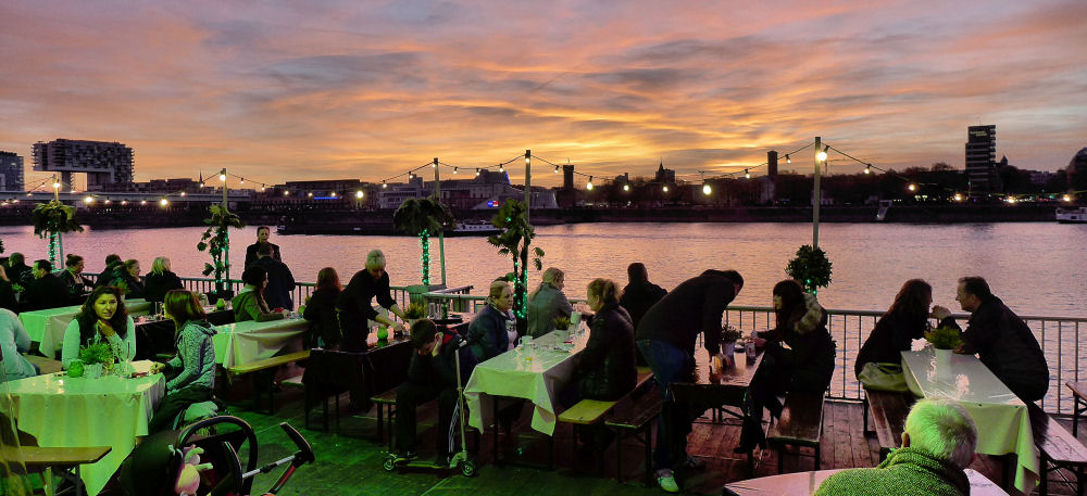Romantischer Abend am Rhein