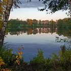 Romantischer Herbst, am Dorfteich. Land Brandenburg