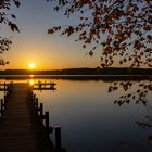 Romantischer Sonnenaufgang am Wasser