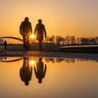 Romantischer Sonnenuntergang am Kanal