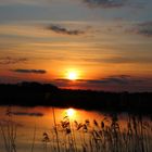 Romantischer Sonnenuntergang an der Eider