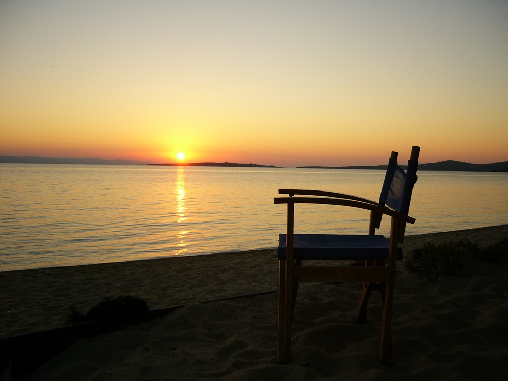 romantischer Sonnenuntergang an einem zweisamen Strand :-)