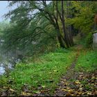 Romantischer Weg am Fluss