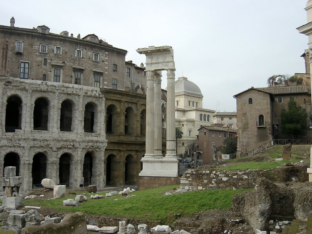 ROMA.TeatroMarcello,rione Campitelli e Sinagoga