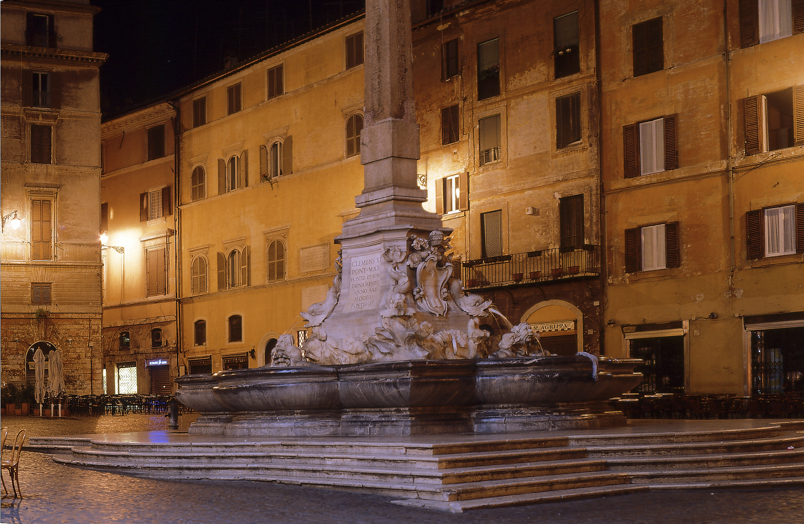 Rome by night - Pantheon square