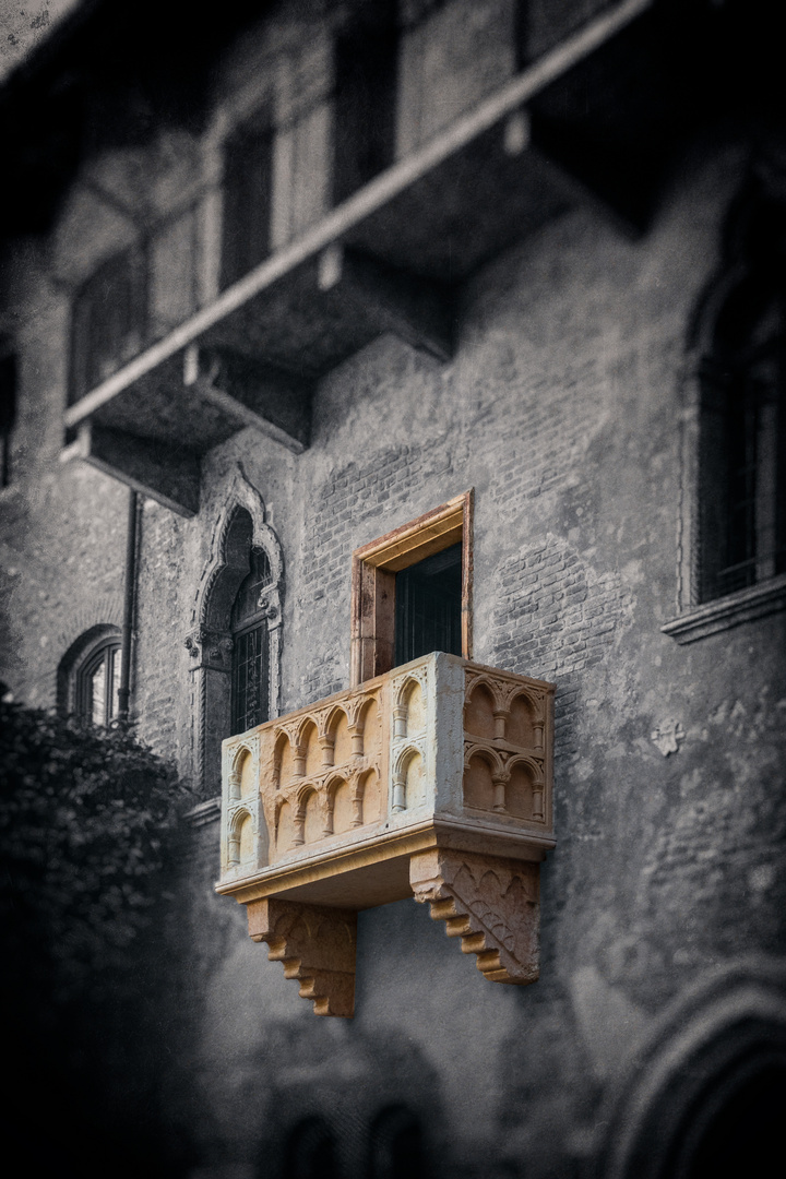 . romeo, juliet and the balcony ...