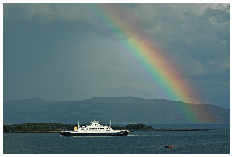 Romsdalsfjorden vor Molde, Norwegen