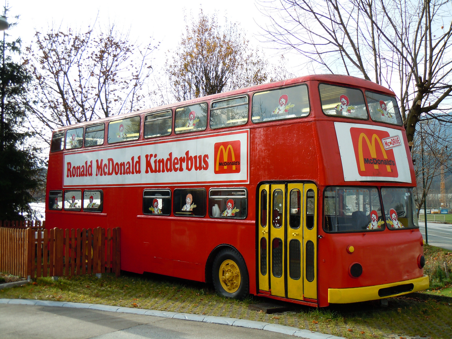 Ronald McDonald Kinderbus ...