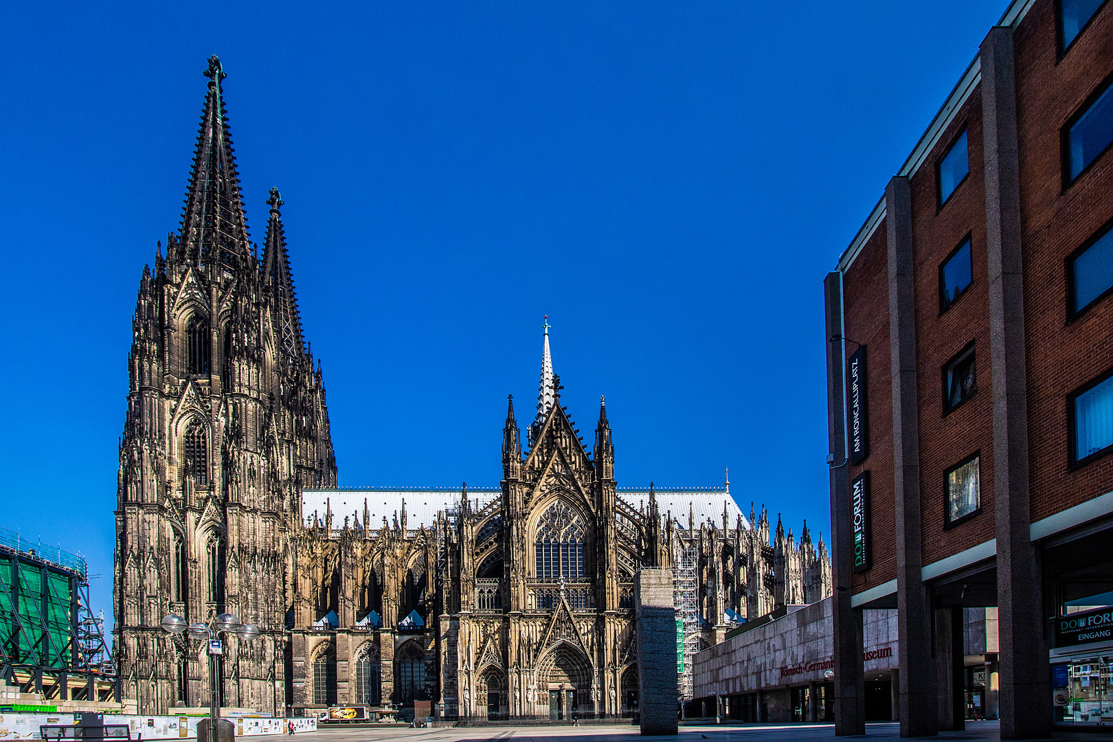 Roncalli-Platz südlich des Kölner Dom