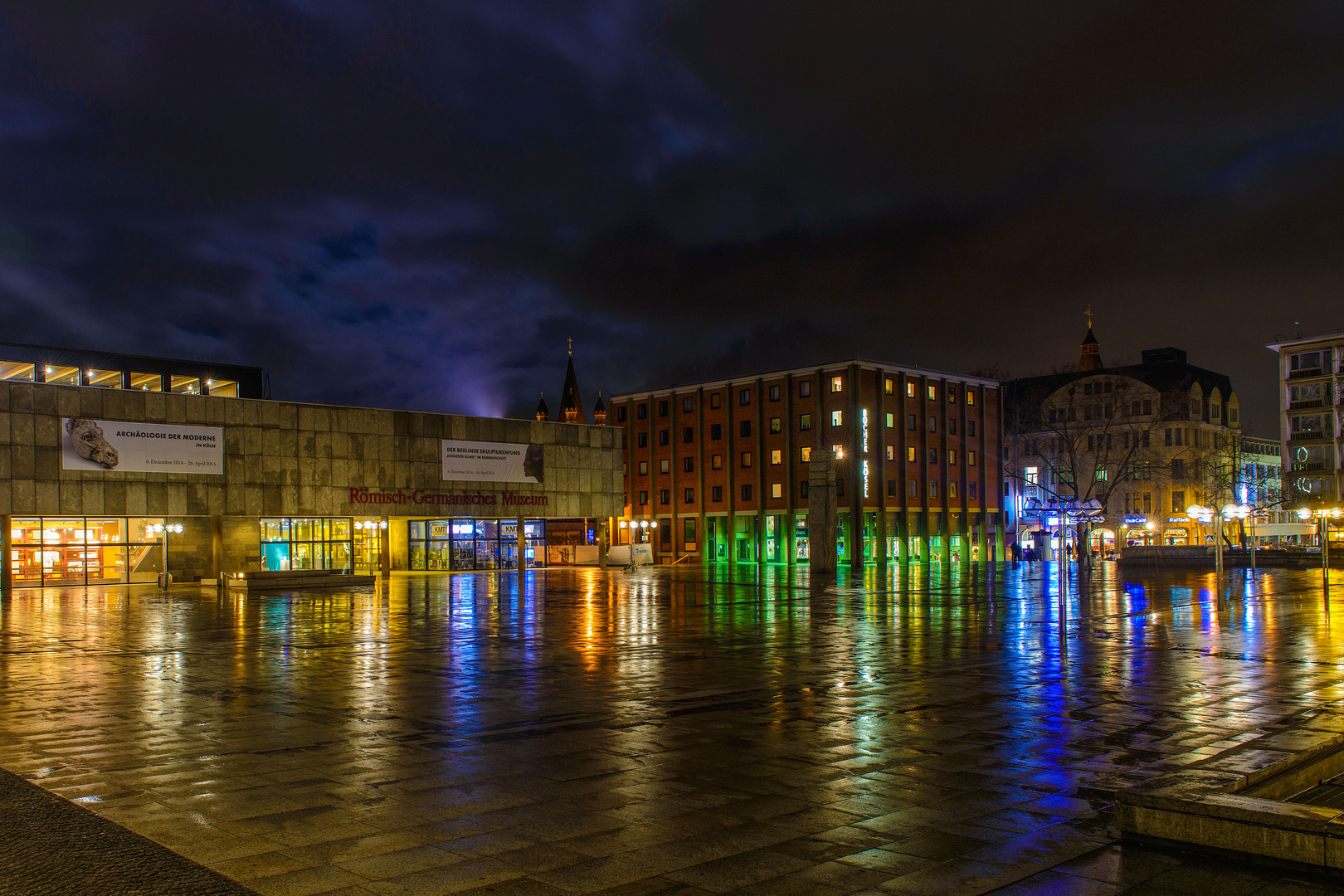 Roncallli Platz bei Nacht