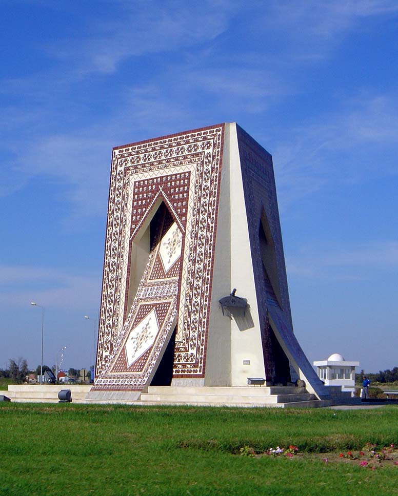 Rond-point à l’entrée de Kairouan