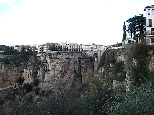 Ronda die schöne Stadt  mit eine Schlucht .