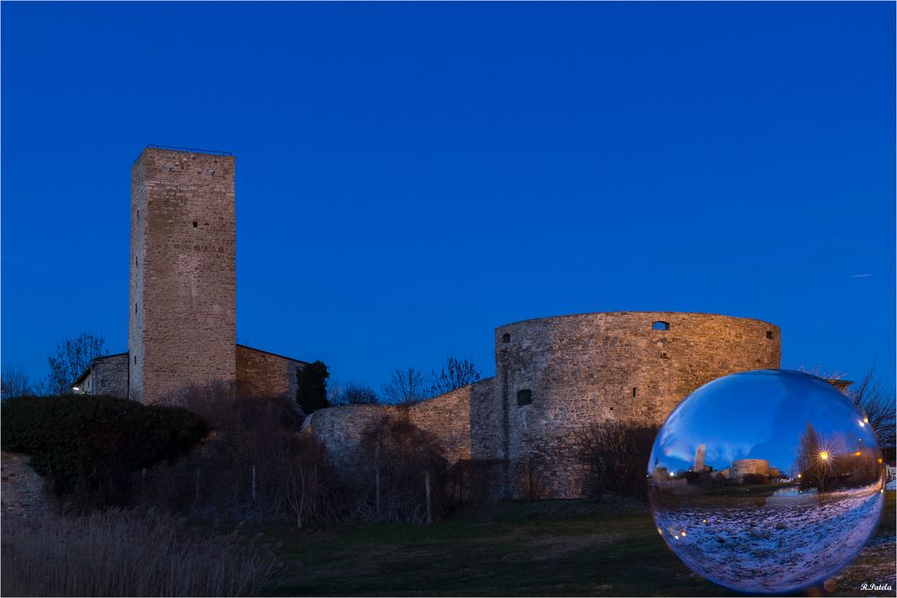 Rondell in der Kugel Foto & Bild | privat, blaue stunde, stadtmauer ...