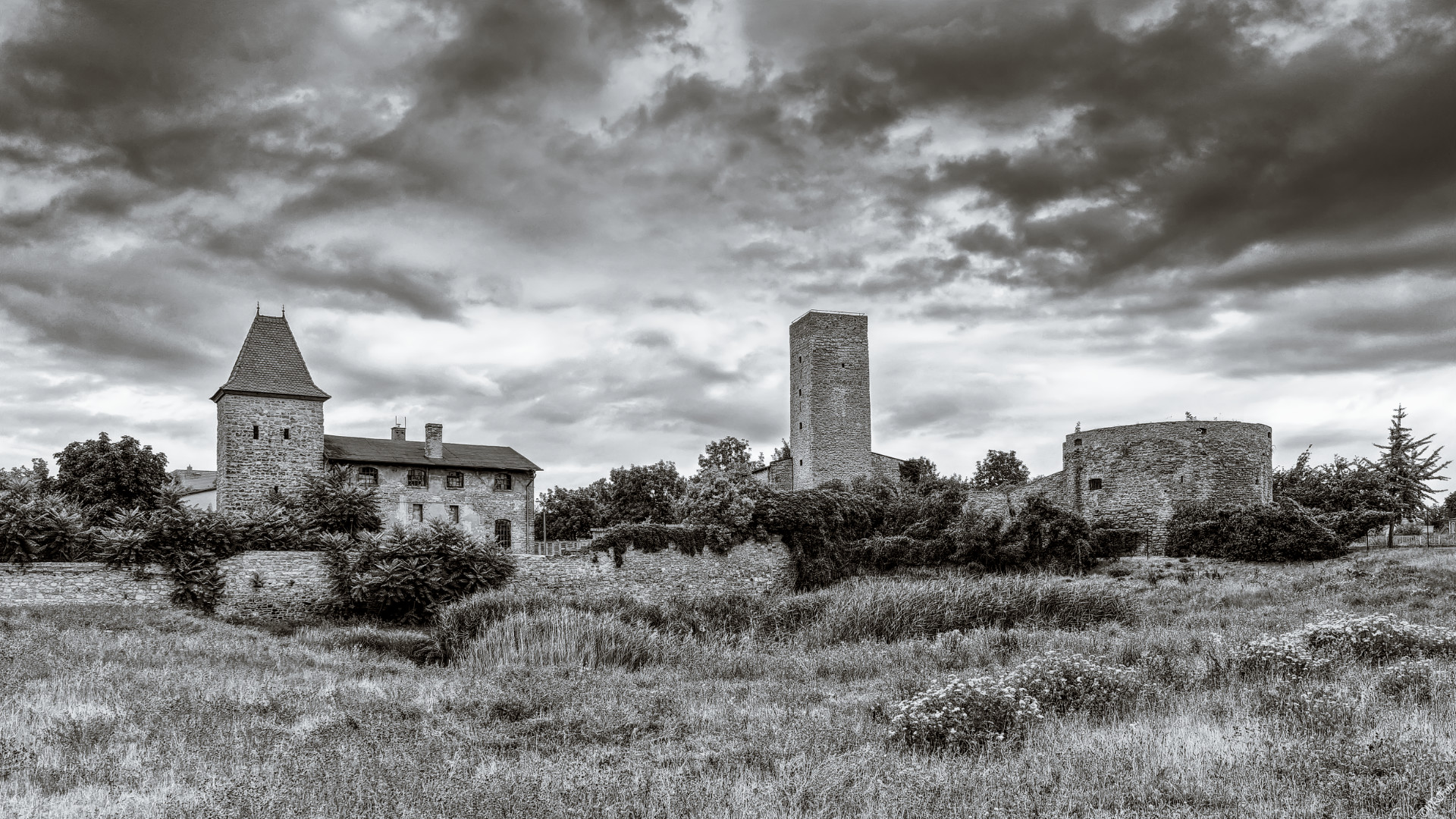 Rondell und Stadtmauer ...