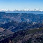 Rondeur des monts de l'Ardèche face aux dents acérées des Alpes