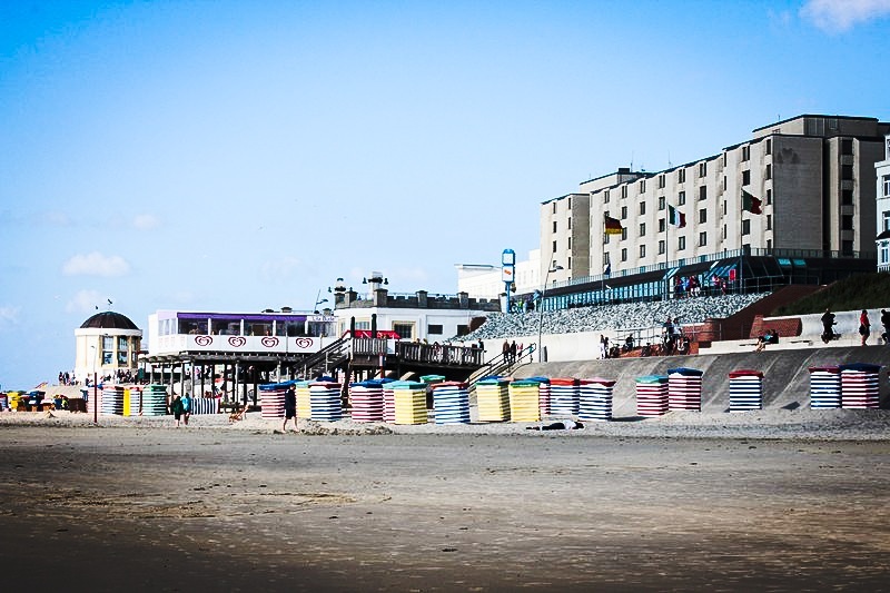 Roofed.wicker.beach.chairs.