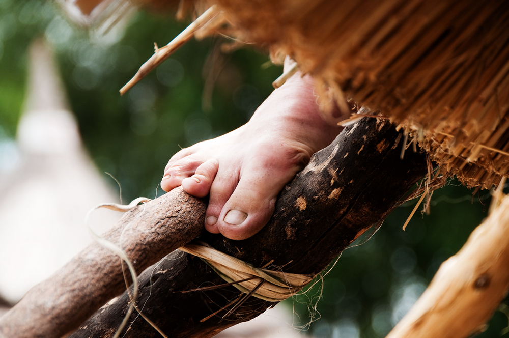 * roofing is a barefoot work *