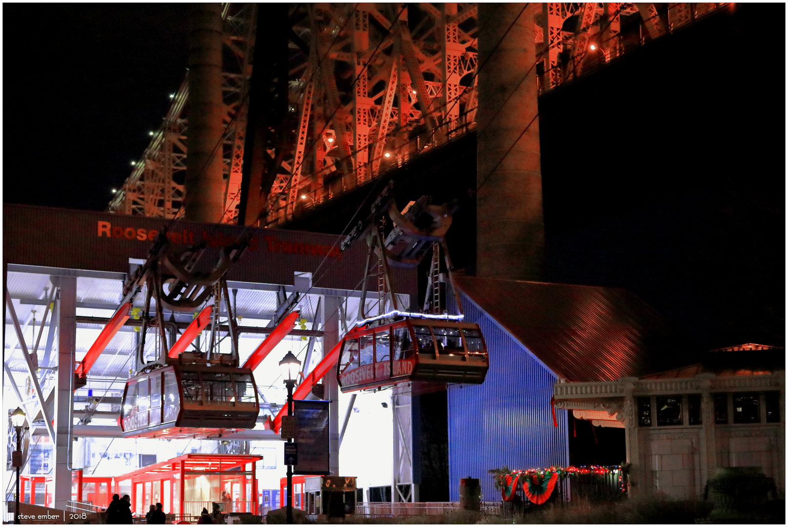 Roosevelt Island Tramway Terminal + Queensboro Bridge