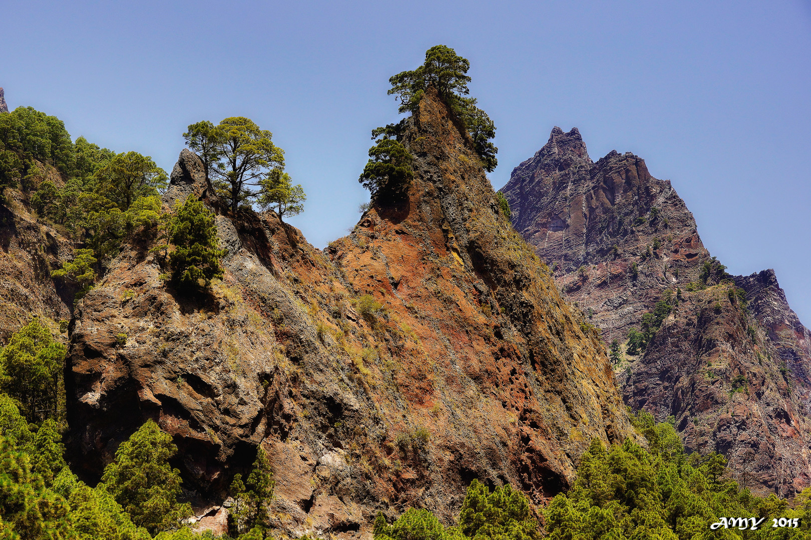 ROQUE DEL HUSO (CALDERA DE TABURIENTE). Dedicada a ADRIANA PRIETO.