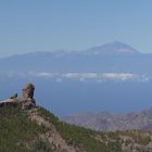 Roque Nublo mit Blick auf den Teide. 