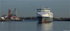 RoRo/Cargo Ferry YASMINE und im Hintergrund die AEGIER