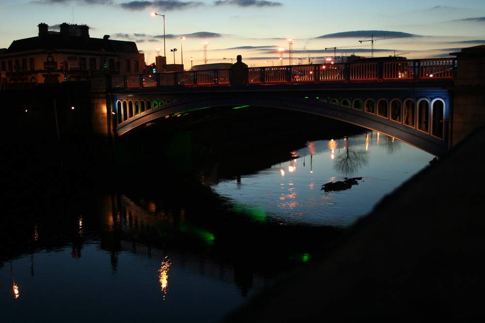 Rory O More Bridge bei Nacht