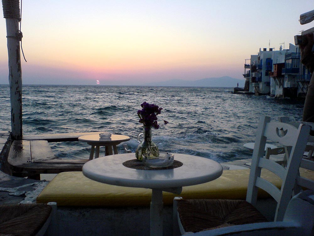 rosa al tavolo ristorante... mykons grecia