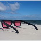 Rosa Brille am Strand von Zingst