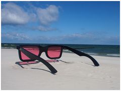 Rosa Brille am Strand von Zingst