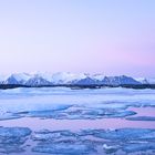 Rosa Sonnenuntergang am Gletschersee