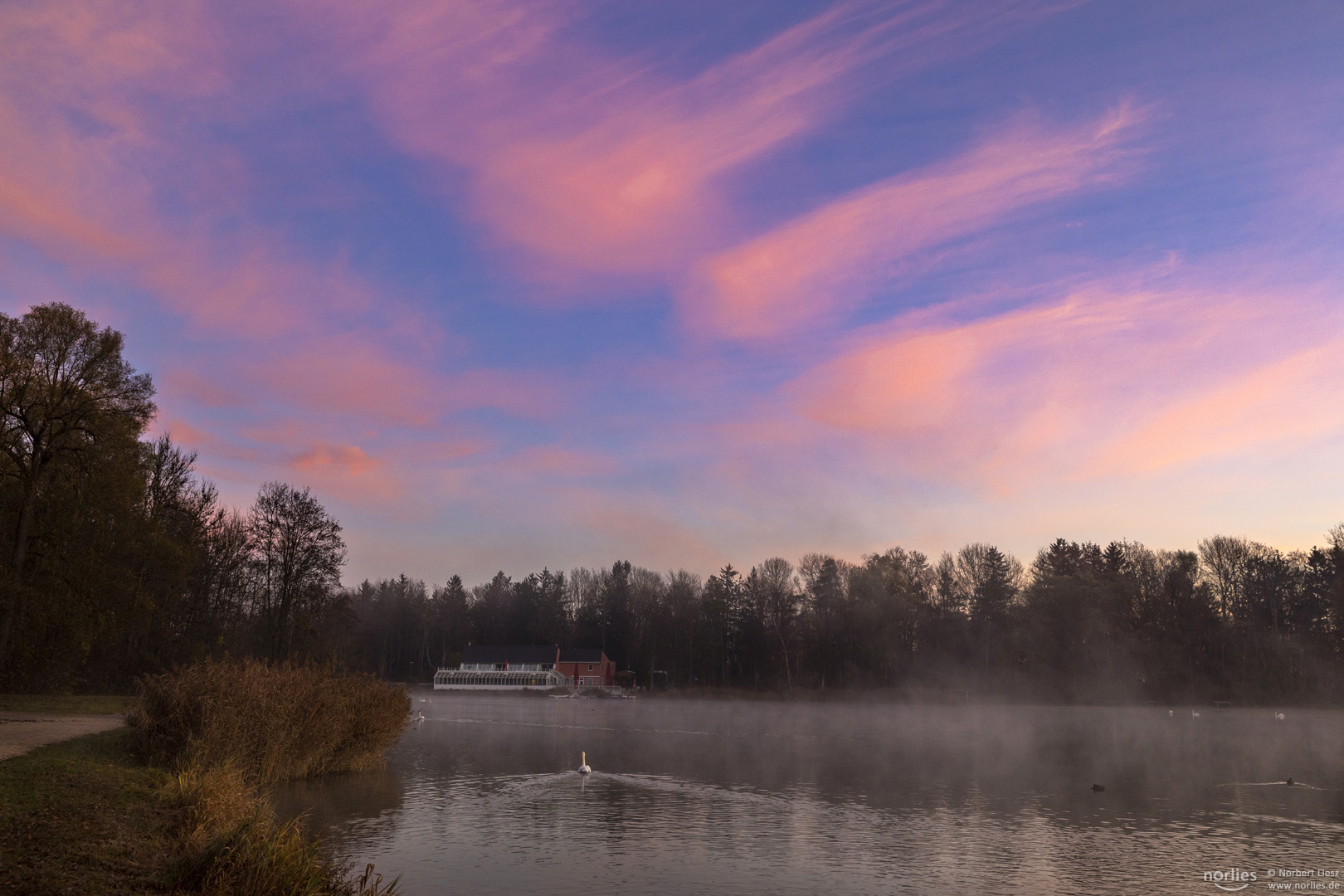 Rosa Wolken über dem Kuhsee