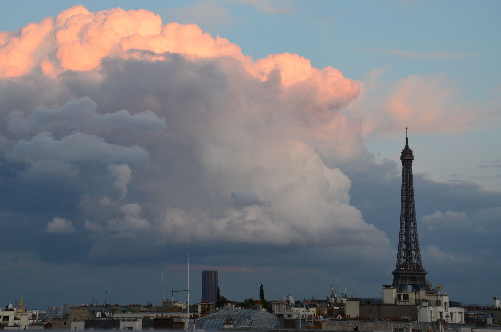 Rosarote Wolke in Paris