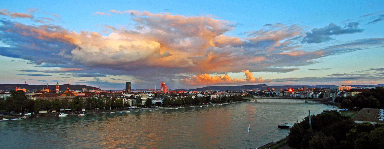 Rosarote Wolken am Abend