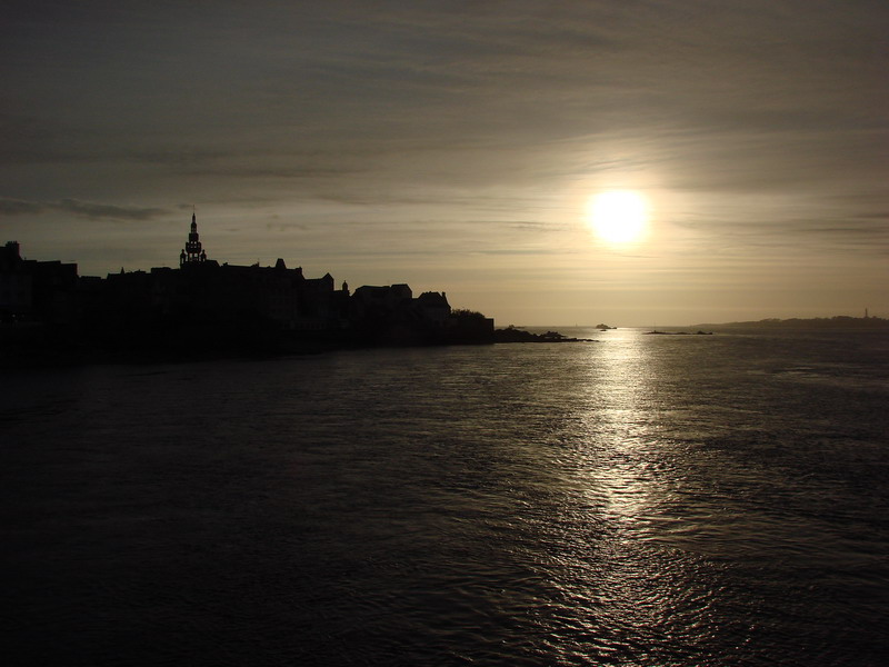 Roscoff Black and sun one minute more...