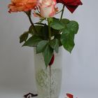 Rose mit Vase und falschen Diamanten